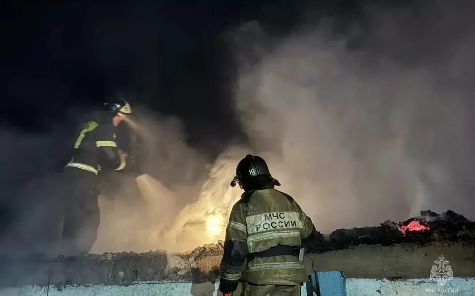 Пожар уничтожил 100 квадратных метров садового дома в СНТ «Домостроитель»