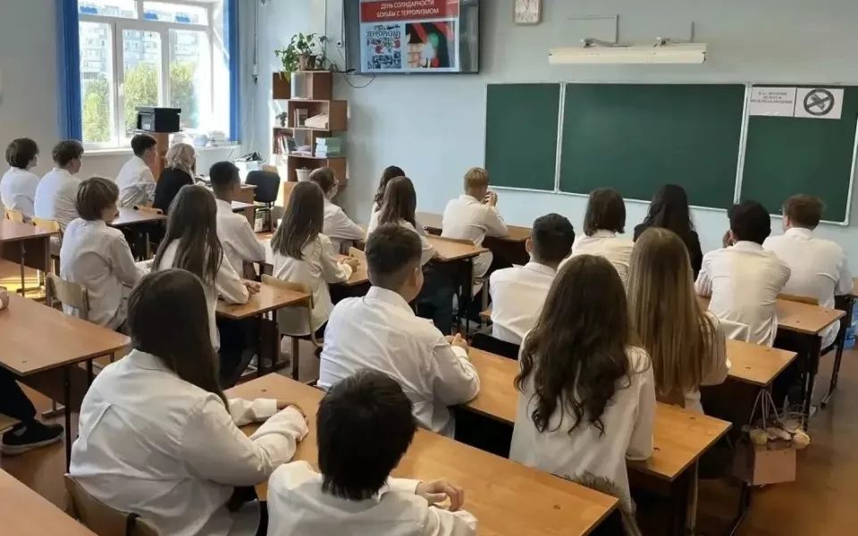 В барнаульских школах и детсадах отметили День солидарности в борьбе с терроризмом