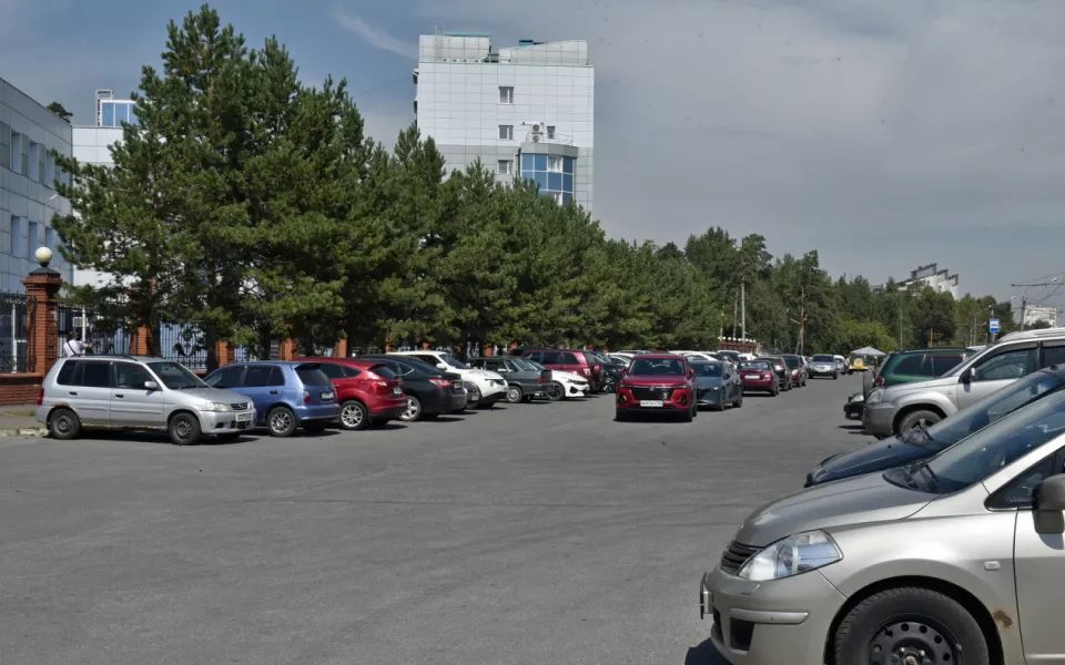 Парковку у онкоцентра «Надежда» расширят на 40 мест