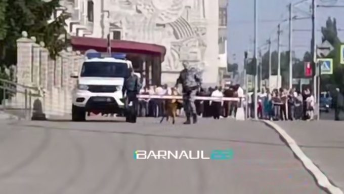 В Алтайском краевом суде экстренно эвакуировали людей