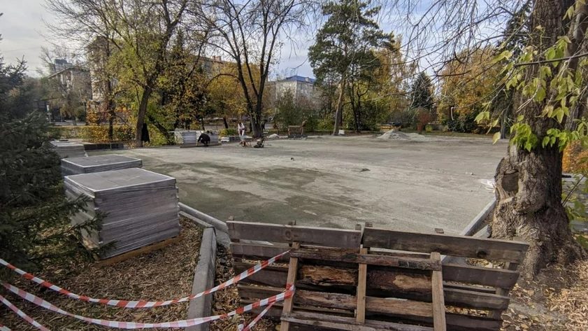 В Барнауле обустраивают аллею энергетиков у главного корпуса политеха