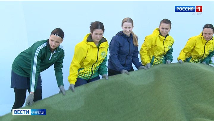 На стадионе «Коммунальщик» завершают реконструкцию поля