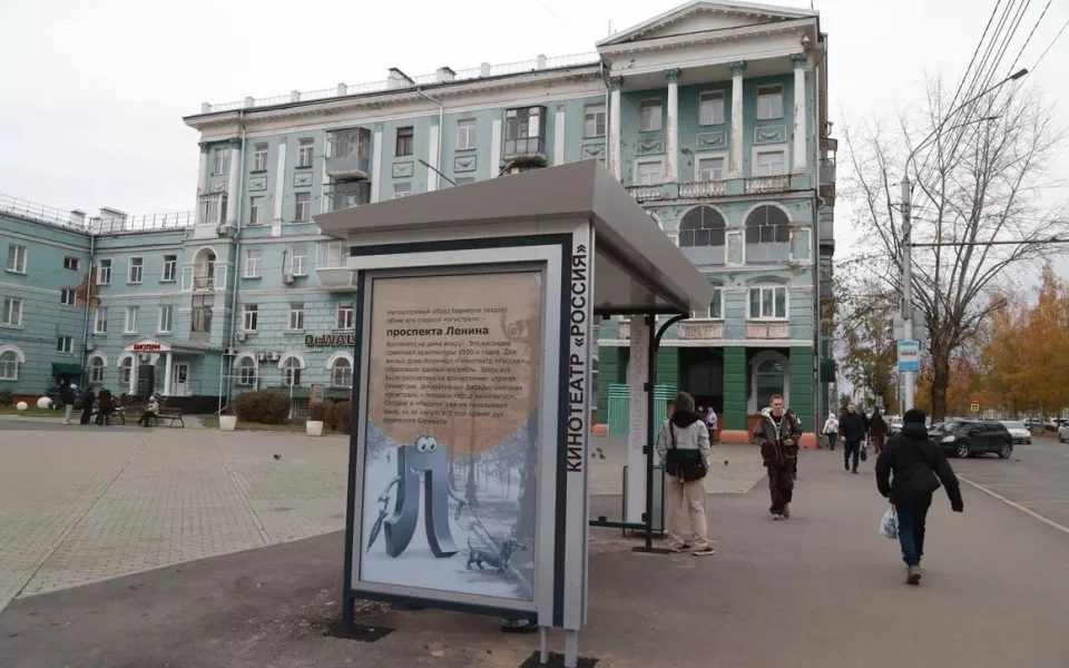 В Барнауле на проспекте Ленина появились новые павильоны автобусных остановок