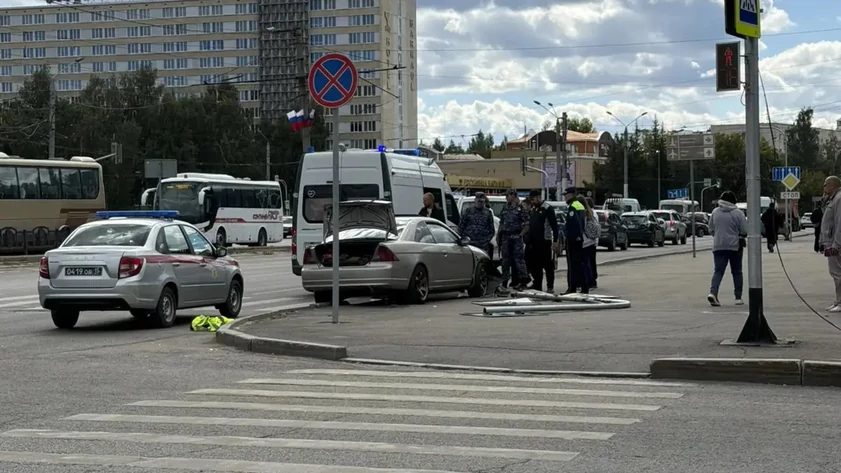 ДТП на пересечении проспектов Строителей и Социалистического в Барнауле
