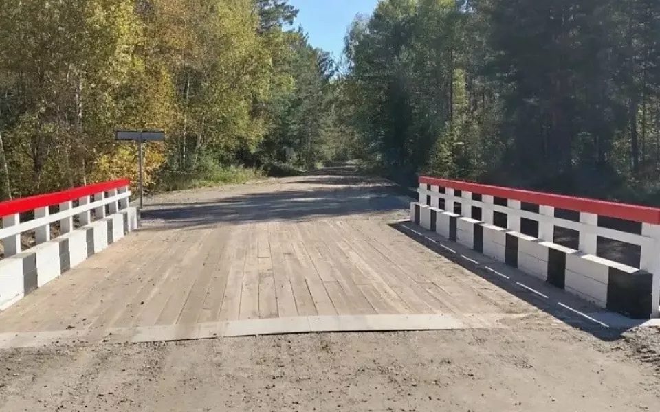 В Троицком районе отремонтировали мост через Крутиху