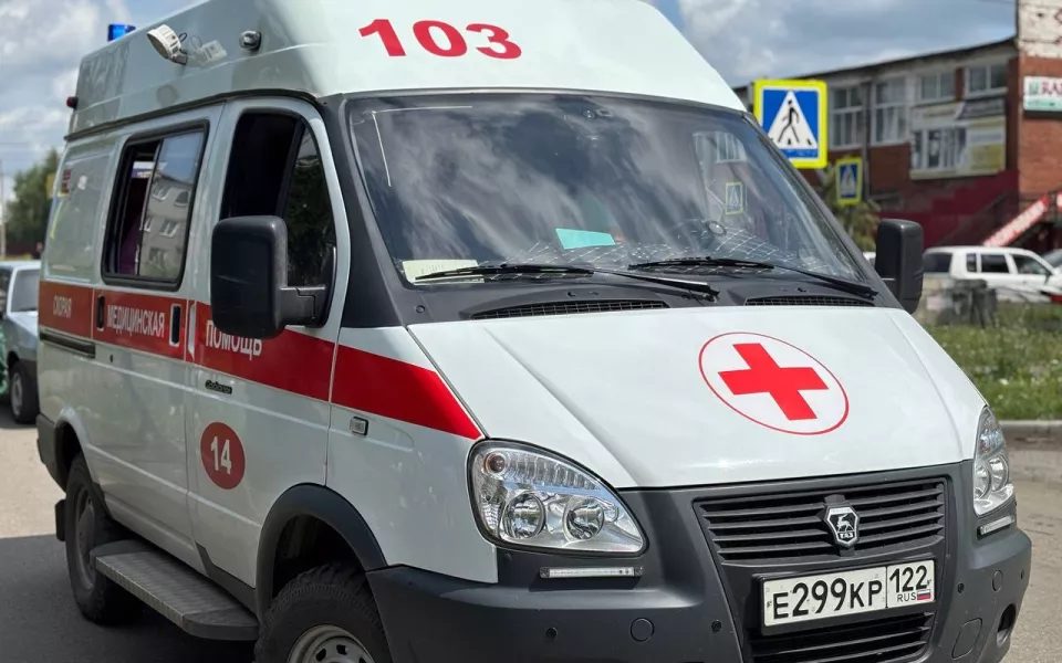 Автомобиль скорой помощи попал в ДТП по пути на вызов в Бийске