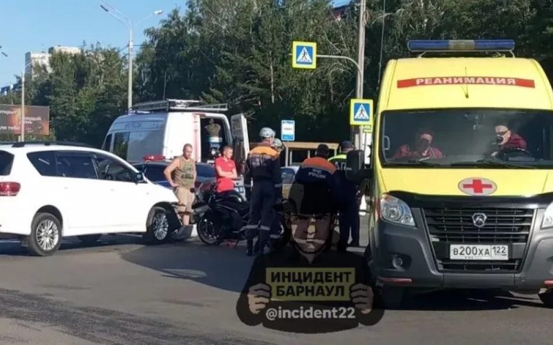 На Павловском тракте произошла авария с участием мотоциклиста