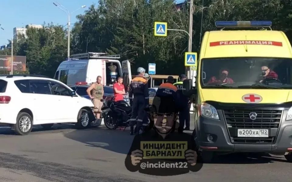 На Павловском тракте произошла авария с участием мотоциклиста