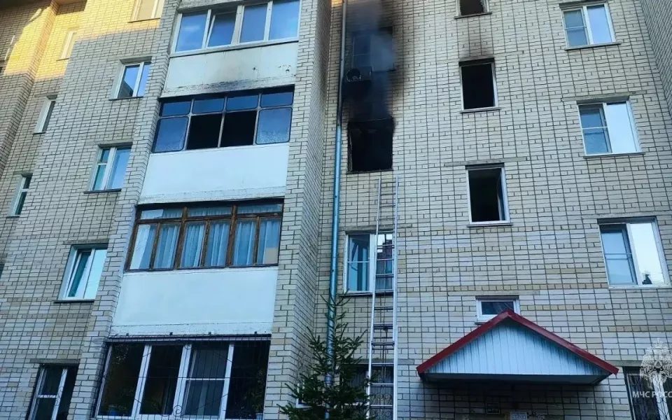 Двое пострадали при пожаре в квартире на Северо-Власихинском проезде