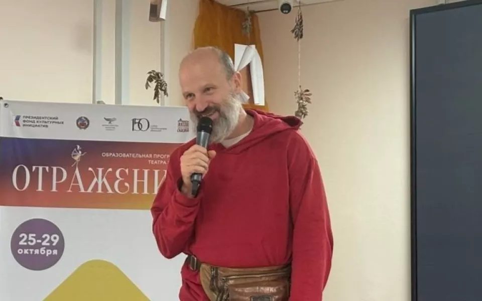 Дмитрий Емец рассказал алтайским школьникам, как стать писателем
