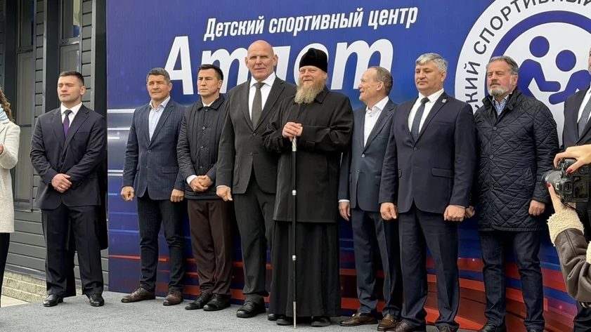 Александр Карелин открыл в Рубцовске детский спортивный центр «Атлет»