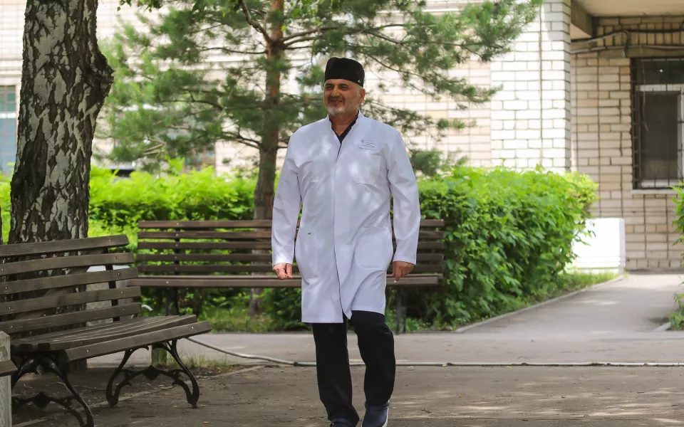 Хирург Андрей Макин: от страха перед кровью к спасению жизней