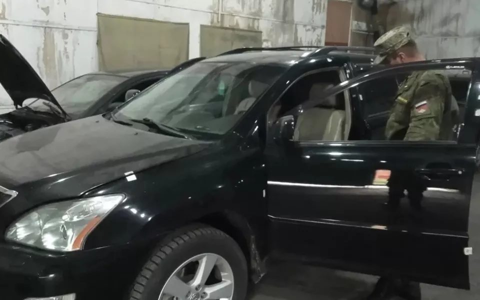 Конфискованный Lexus передали военным в Алтайском крае