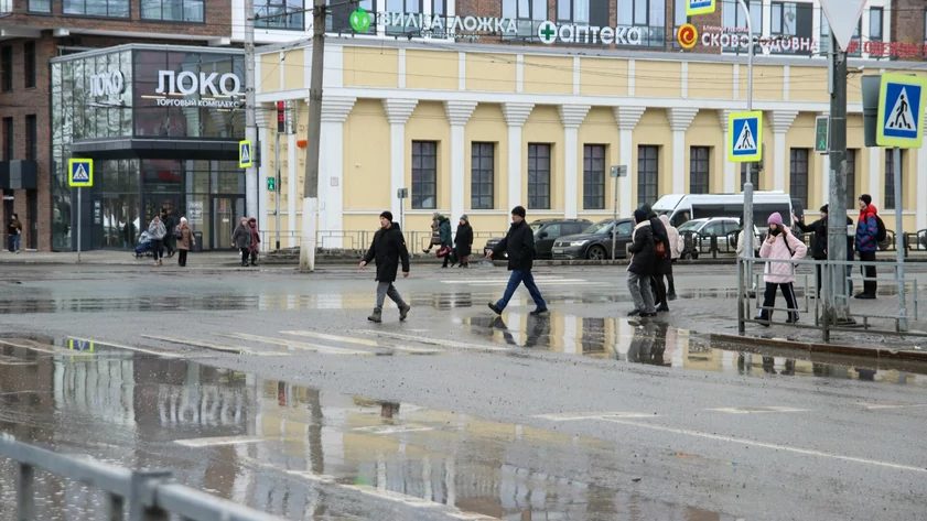Подросток попал под колеса автомобиля на пешеходном переходе в Барнауле