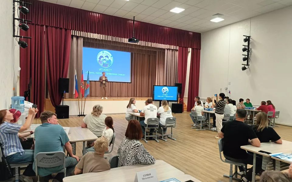 В Первомайском районе прошел семейный IT-квест с роботами и кодированием