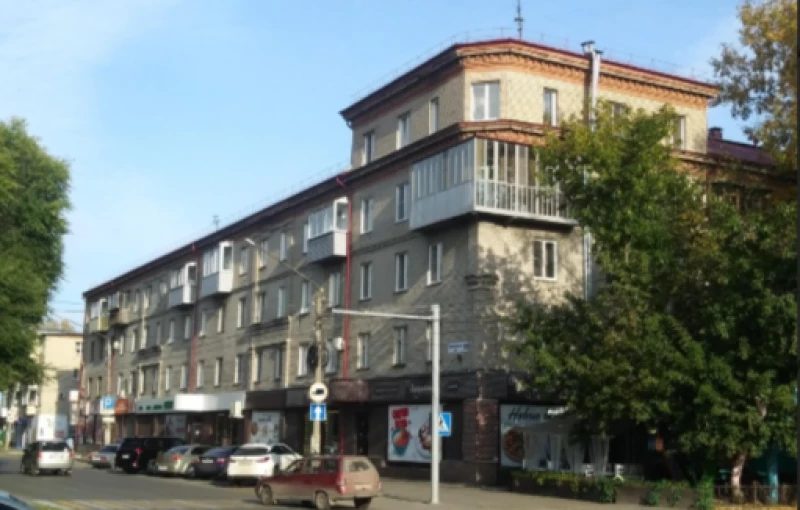 Жители дома на Красноармейской в Бийске более 10 лет мучаются от запаха животных