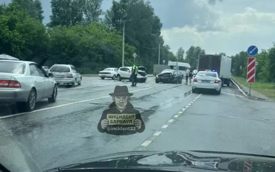 Два человека травмированы в ДТП на Змеиногорском тракте