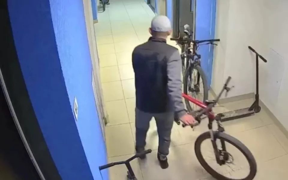 В Барнауле задержали подозреваемого в серии краж велосипедов