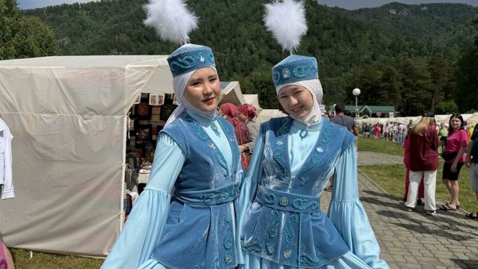 День России на «Бирюзовой Катуни»: хоровод, ремесла и единство 130 национальностей
