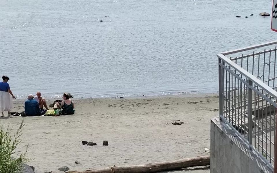 Барнаульцам напомнили правила безопасного отдыха у воды