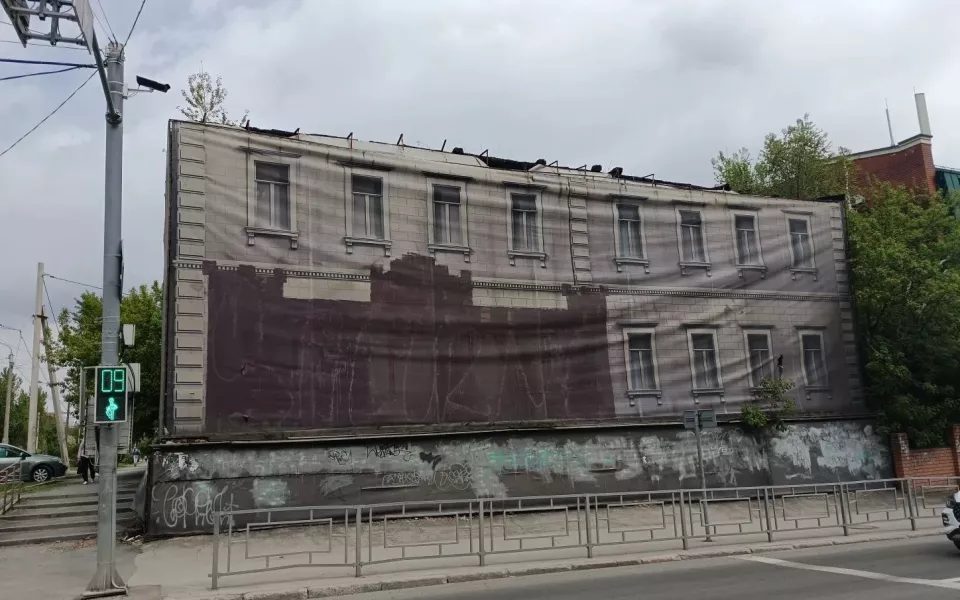 Полусгоревший памятник в центре Барнаула выставили на аукцион за рубль