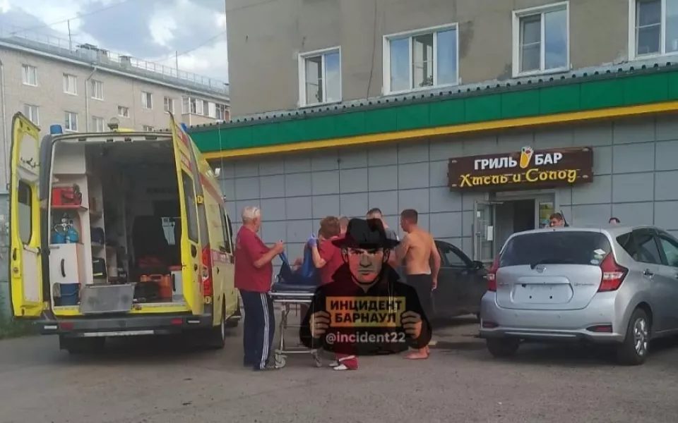 На улице Воровского в Барнауле умер мужчина