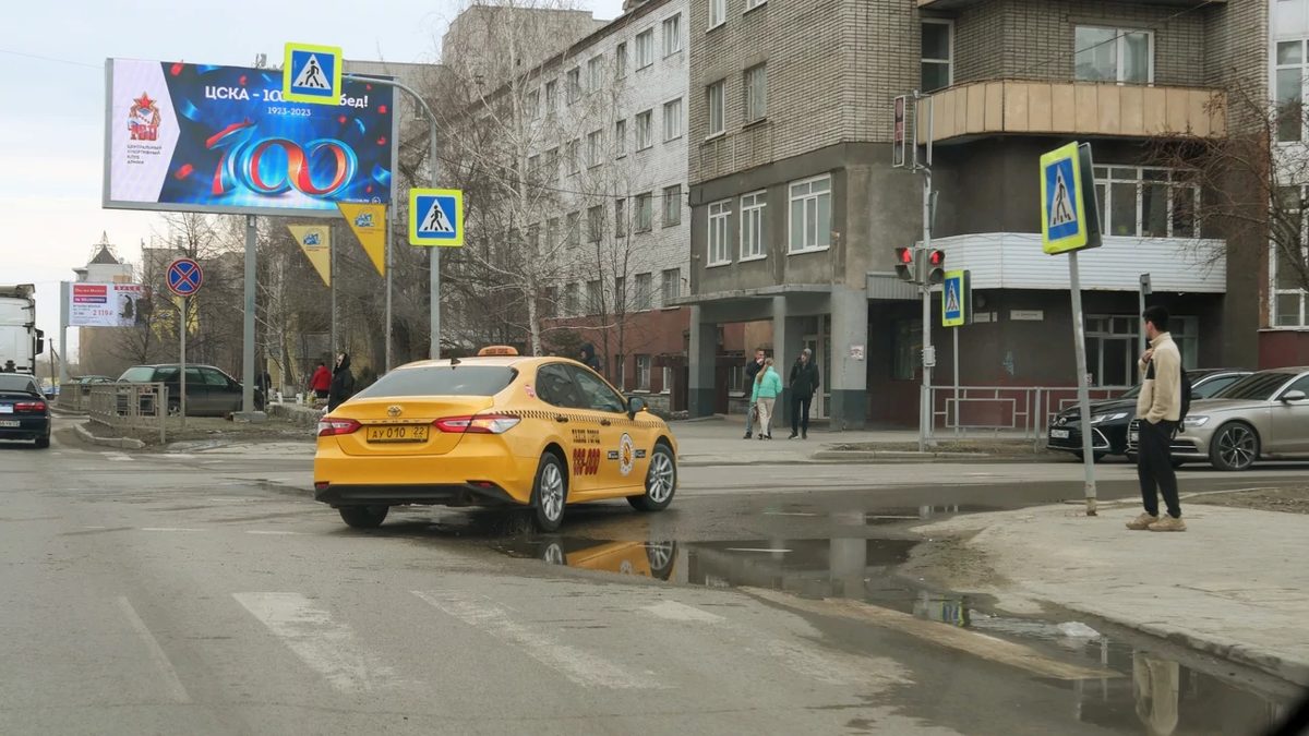 Такси в Барнауле держат цены несмотря на дефицит топлива