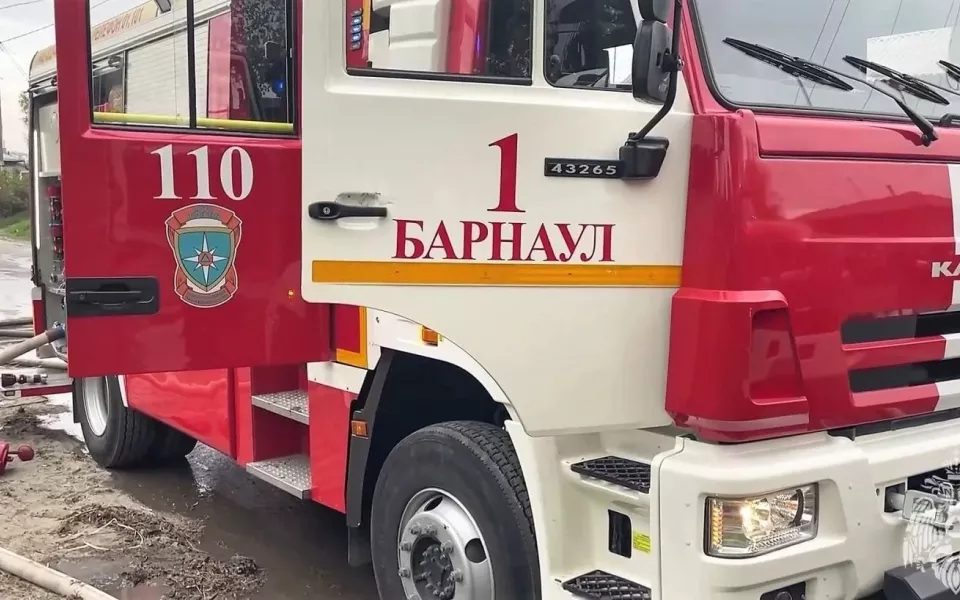 Пожар в заброшенном здании на проспекте Ленина