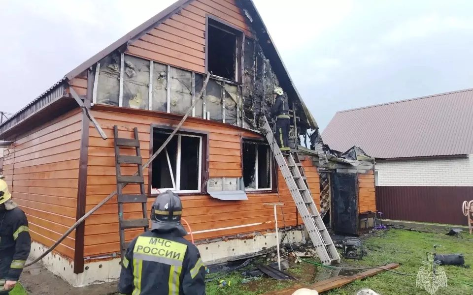 Пожар в частном доме на улице Луговой в селе Власиха