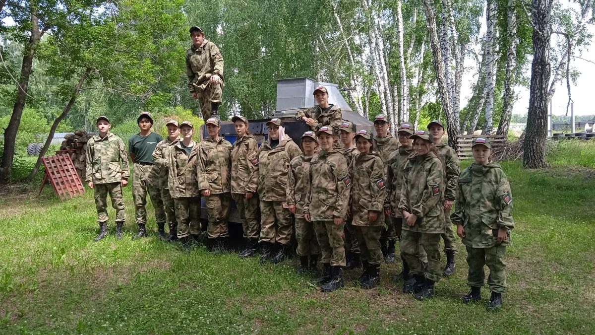 Юные военные медики завершают четырехмесячную подготовку в Барнауле