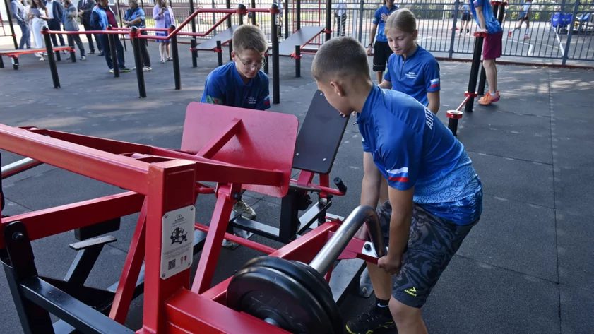 В Барнауле открыли умную спортивную площадку со встроенными подсказками