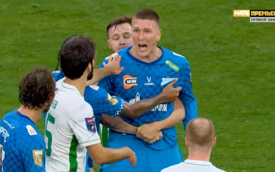 Барнаулец Александр Соболев едва не подрался с игроком «Ахмата» на поле